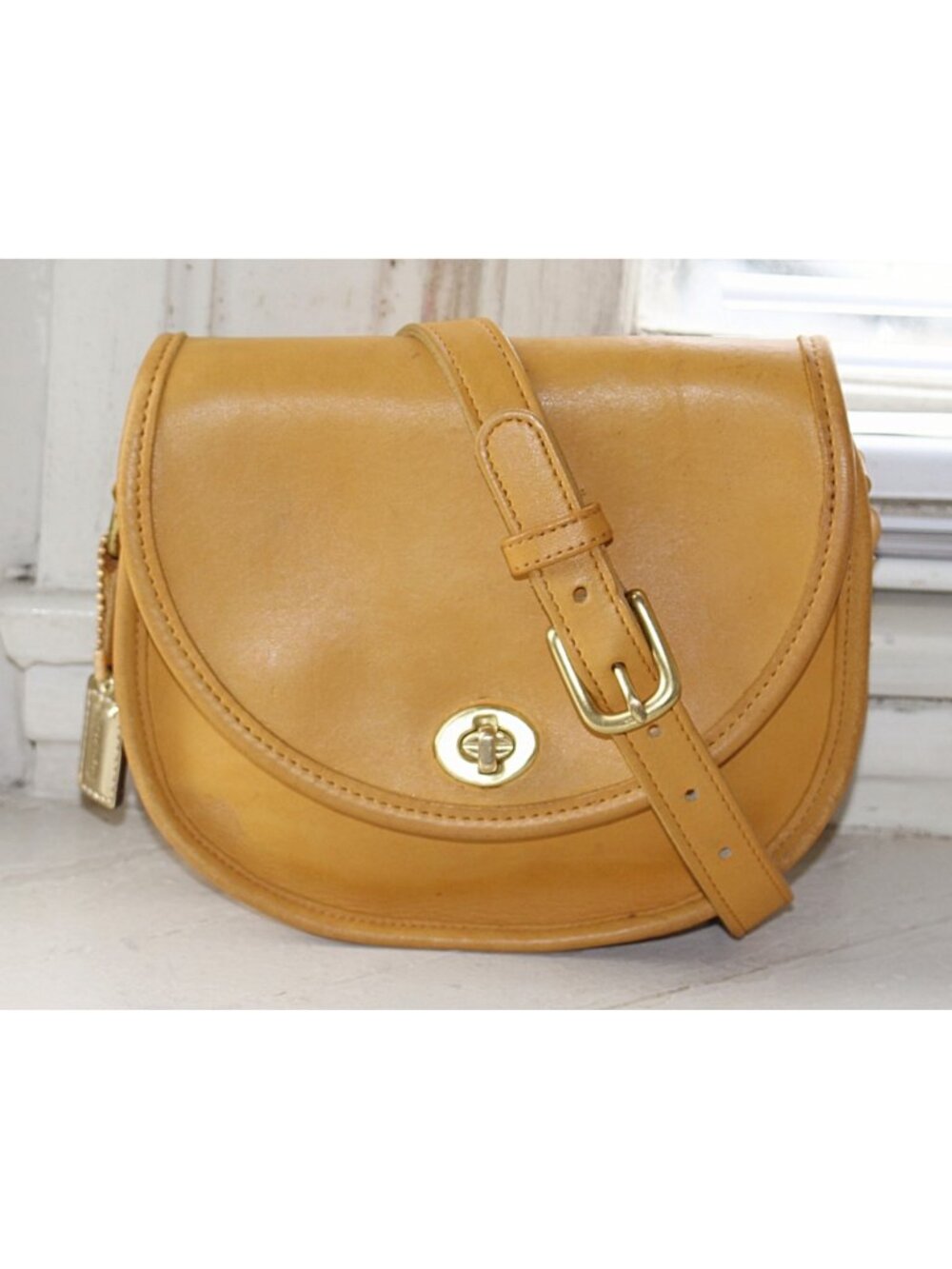 Coach Vintage - Watson Crossbody Bag 9981 in Yellow, Rare Color - USA 1990s